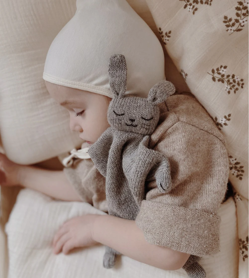 KNIT CUDDLE CLOTH BUNNY GREY - Image 3