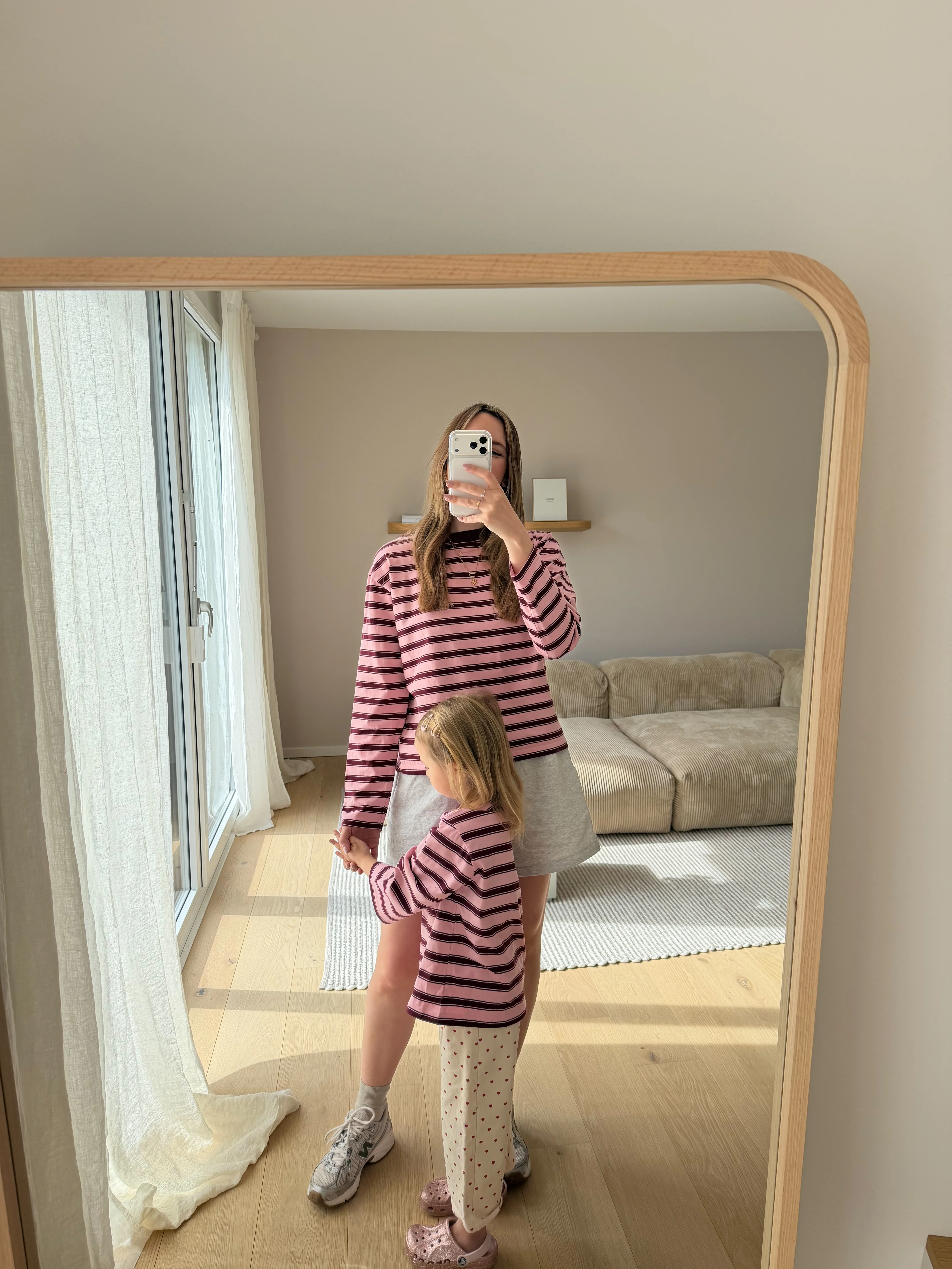 OVERSIZE LONGSLEEVE STRAWBERRY CHOCOLATE STRIPED - Image 4