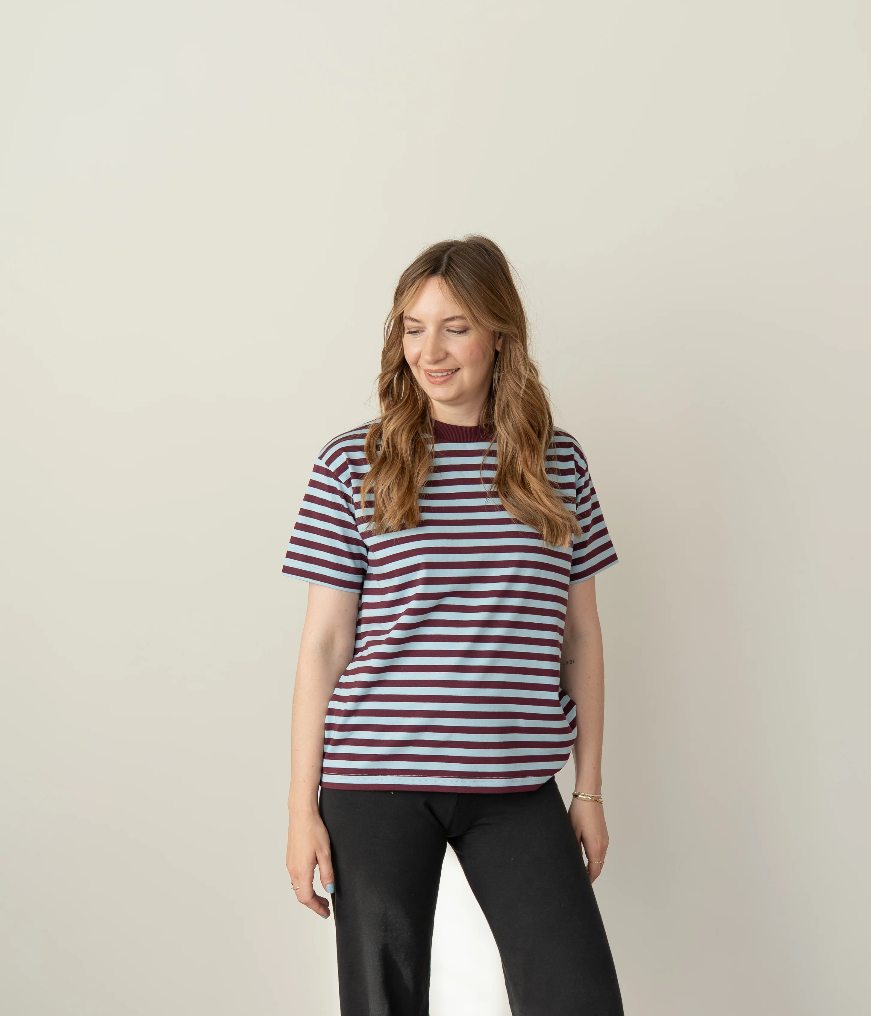 WOMEN OVERSIZE T-SHIRT STRIPED BLUEBELL/ BURGUNDY - Image 4